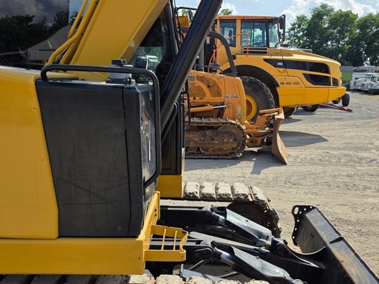 2023-caterpillar-310-image-33