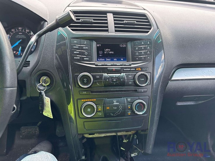 2016-ford-explorer-image-13