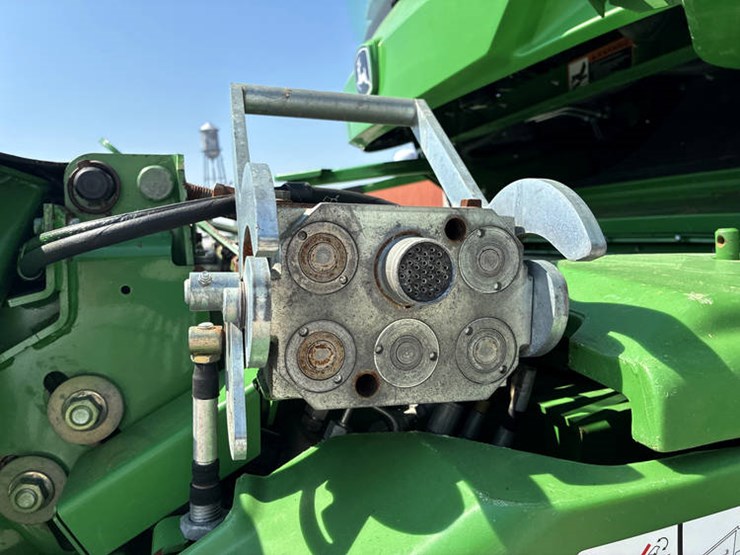 2013-john-deere-s690-image-13