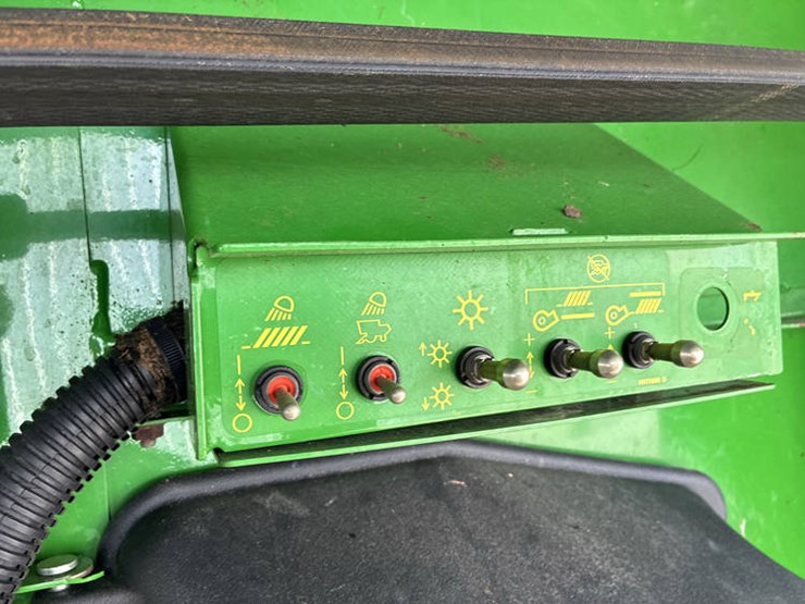 2013-john-deere-s670-image-59