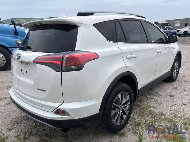 2018-toyota-rav4-image-3