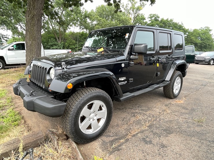 2007-jeep-wrangler-unlimited-sahara-image-1
