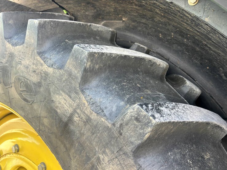 2012-john-deere-8285r-image-51