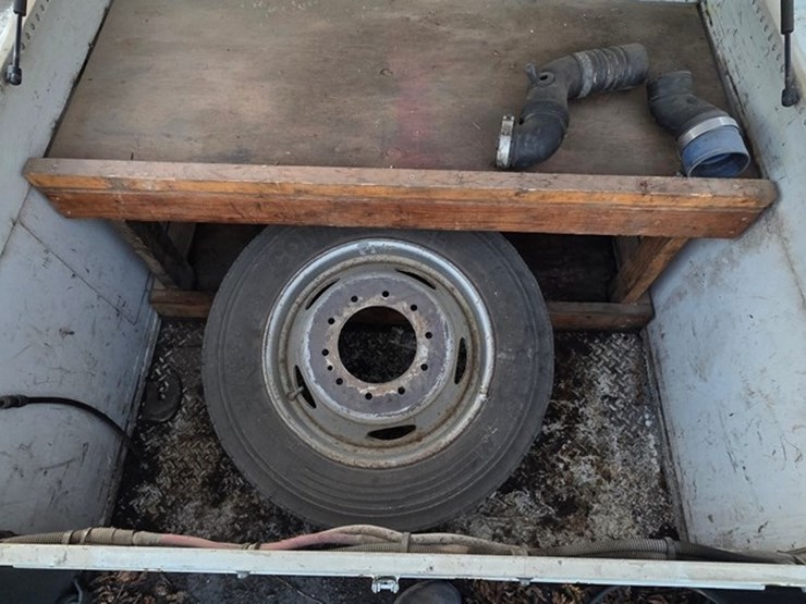 2010-ford-f550-image-42