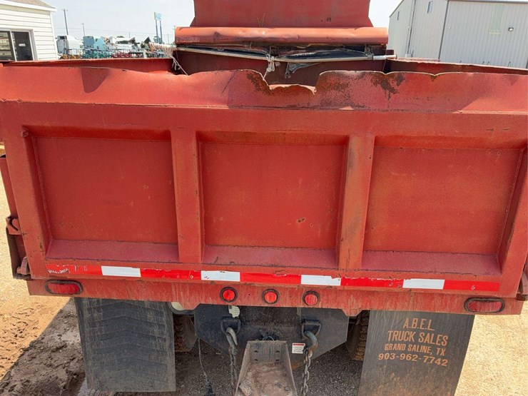 2000-peterbilt-330-image-10