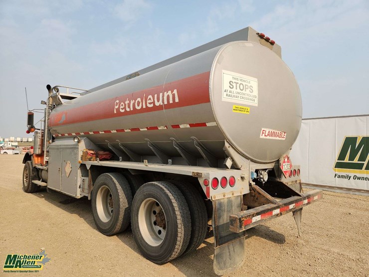 2007-freightliner-fld120-image-3