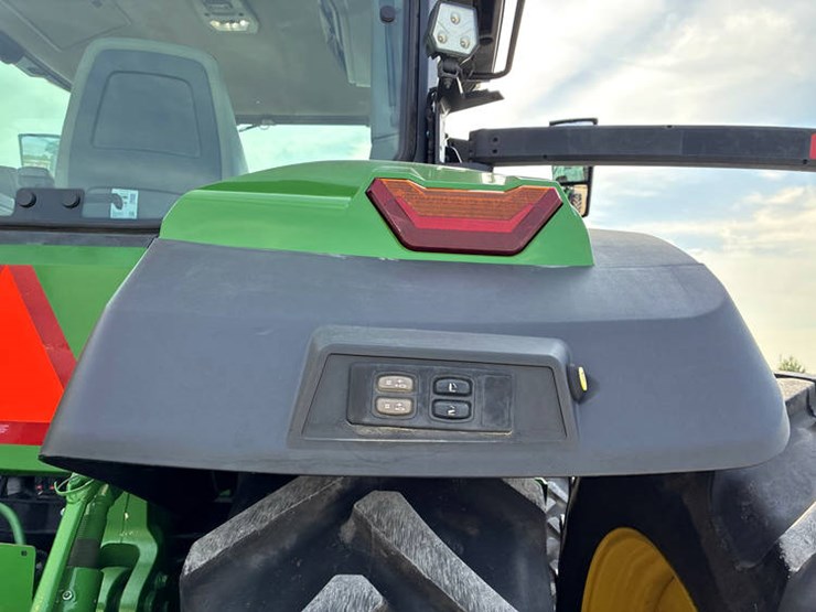 2022-john-deere-8r-310-image-27