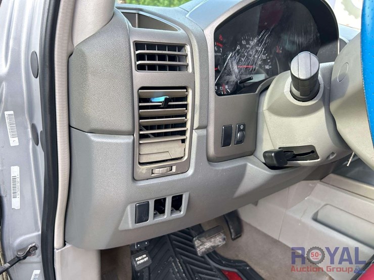 2004-nissan-armada-image-14