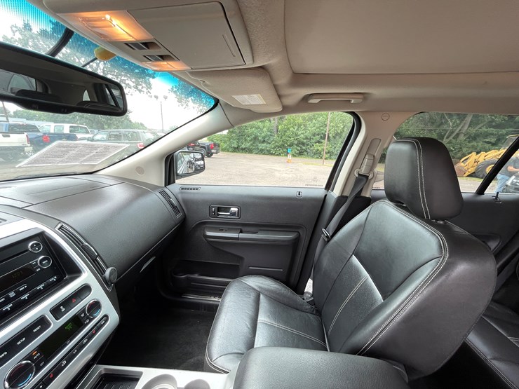 2010-ford-edge-image-52