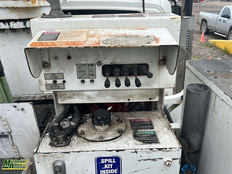 2006-international-durastar-4300-image-22