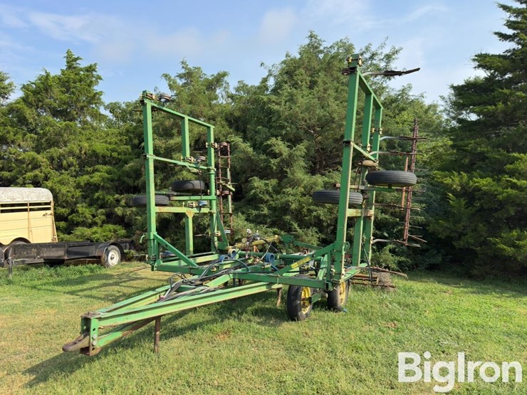 john-deere-30-image-1