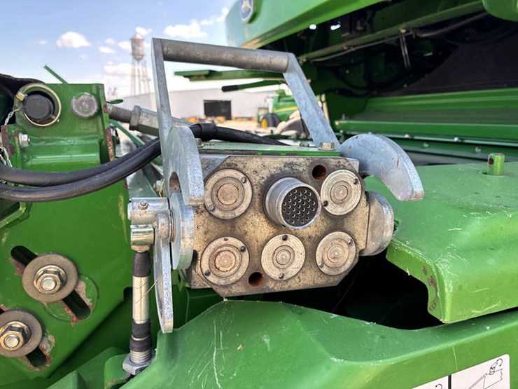 2013-john-deere-s670-image-12