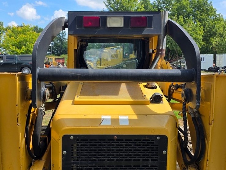 2007-deere-ct332-image-18