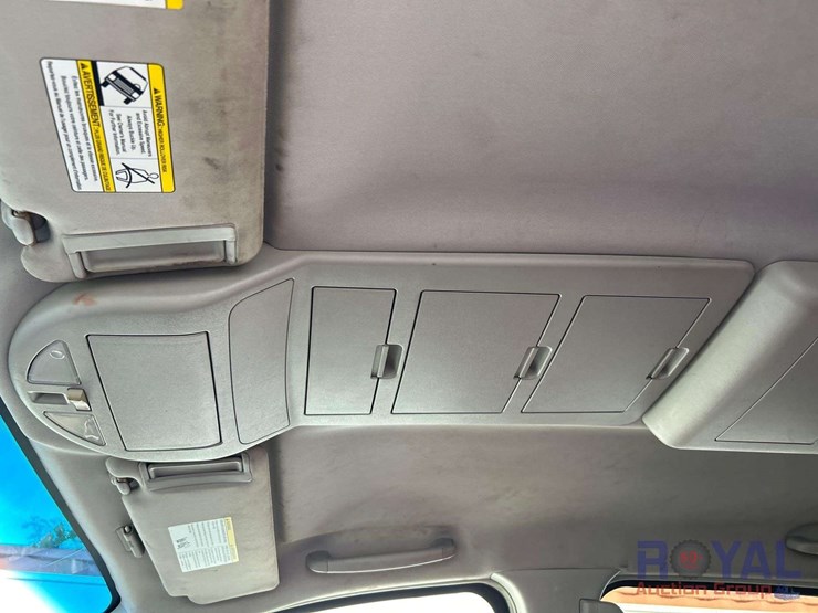 2004-nissan-armada-image-22