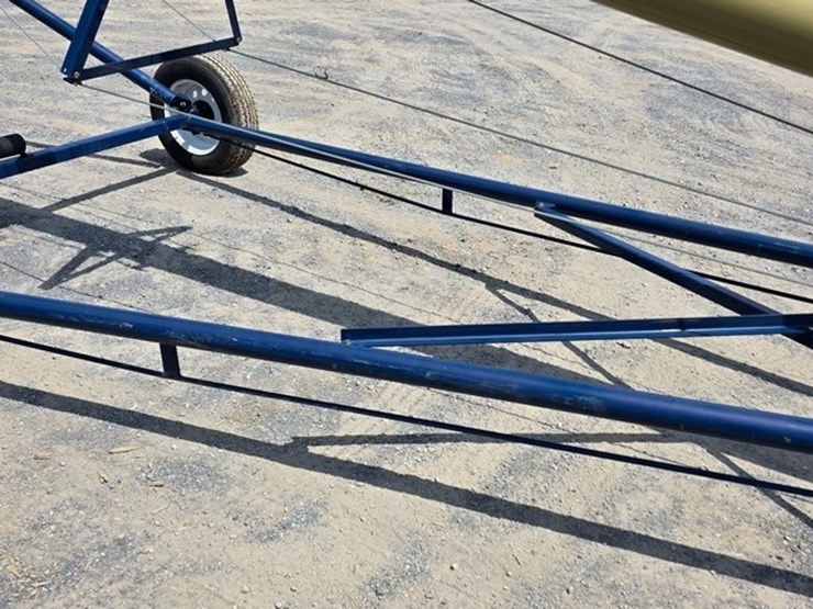 new-harvest-t852-8"x52'-transport-auger-image-9