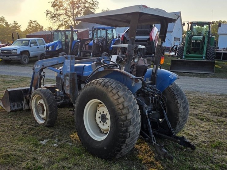 new-holland-tn70-image-3