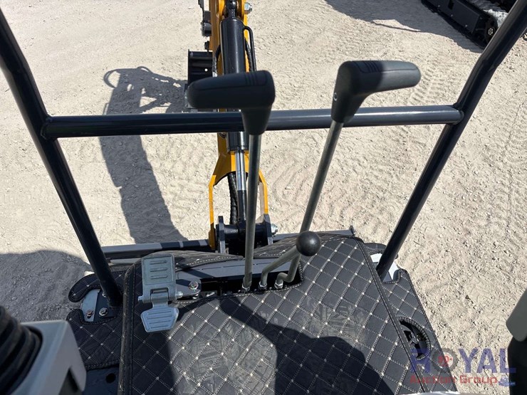 unused-2025-cfg-xz20r-mini-excavator-image-15