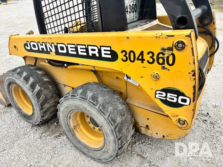 john-deere-250-image-33