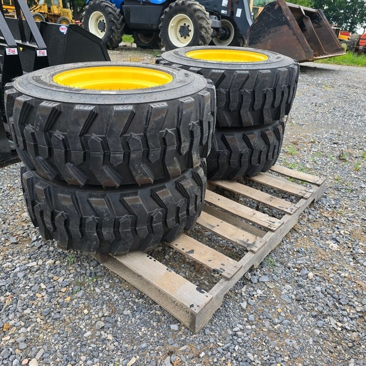 NEW HOLLAND 8