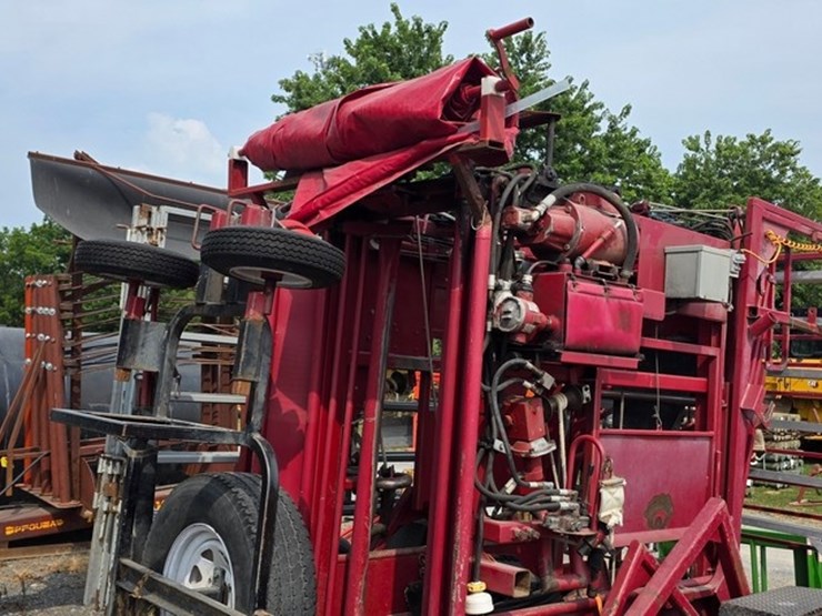 comfort-chute-h-series-hoof-trimming-trailer-image-17