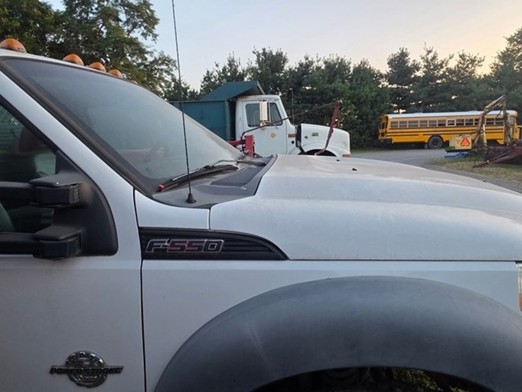 2010-ford-f550-image-10
