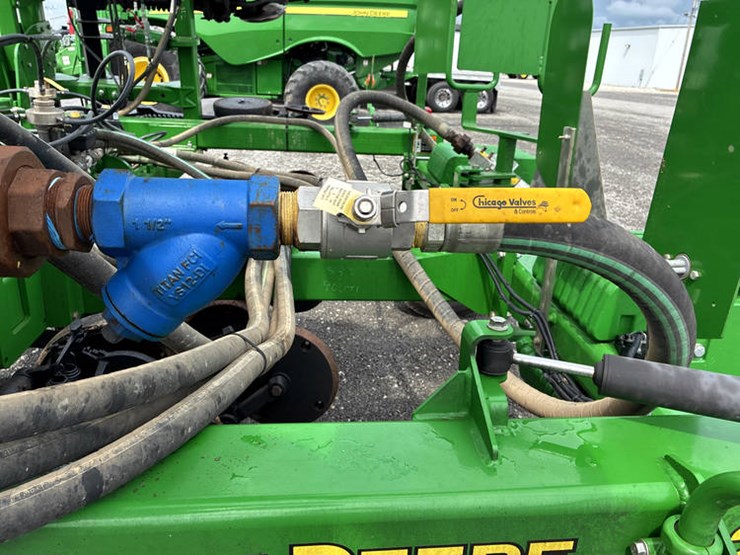 2023-john-deere-2510h-image-35