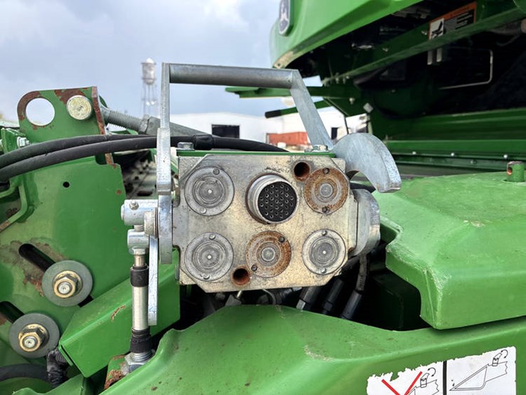 2017-john-deere-s680-image-13
