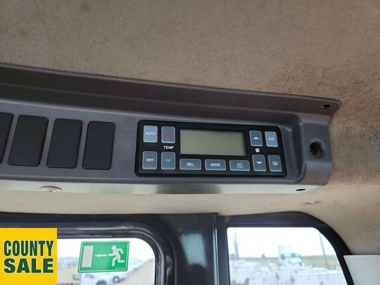 2015-doosan-dl250-3-image-18