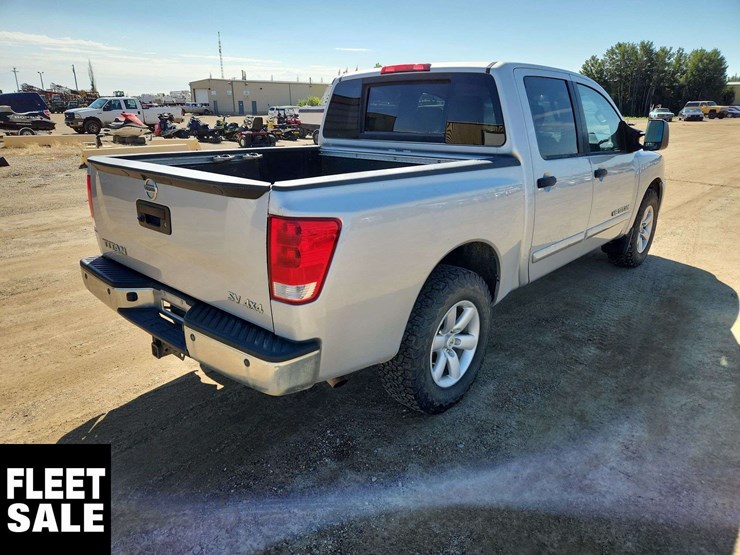 2015-nissan-titan-image-4