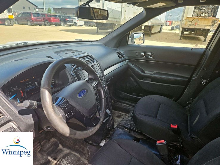 2017-ford-explorer-image-29