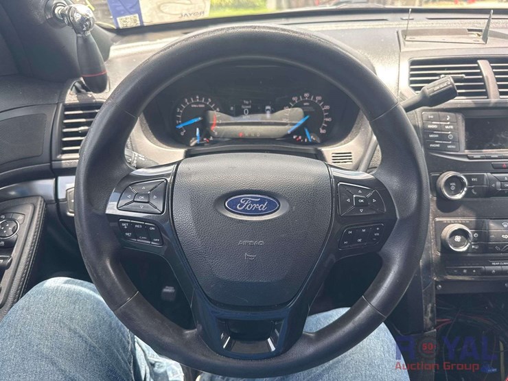 2019-ford-explorer-image-13