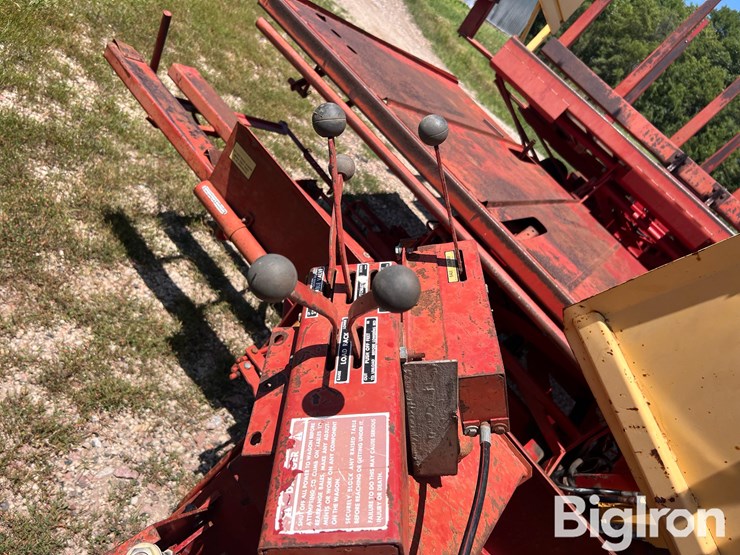 new-holland-1037-image-14