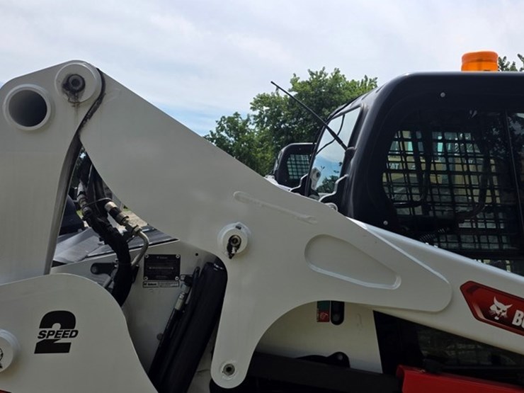2023-bobcat-t770-image-17