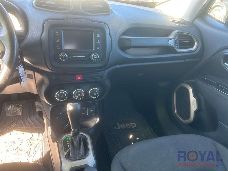 2015-jeep-renegade-image-15