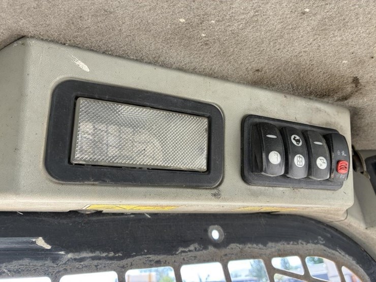 2013-caterpillar-262d-image-16
