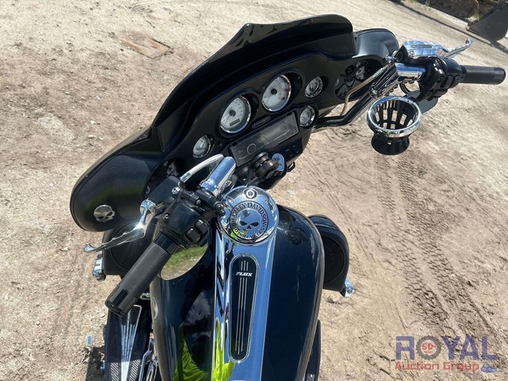 2012-harley-davidson-flhx-street-glide-motorcycle-image-16