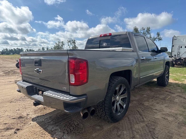 2017-chevrolet-silverado-image-6