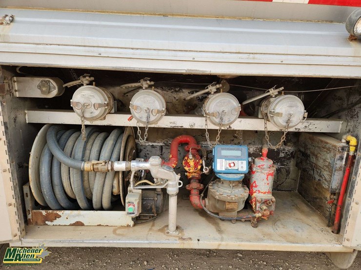 2007-freightliner-fld120-image-31