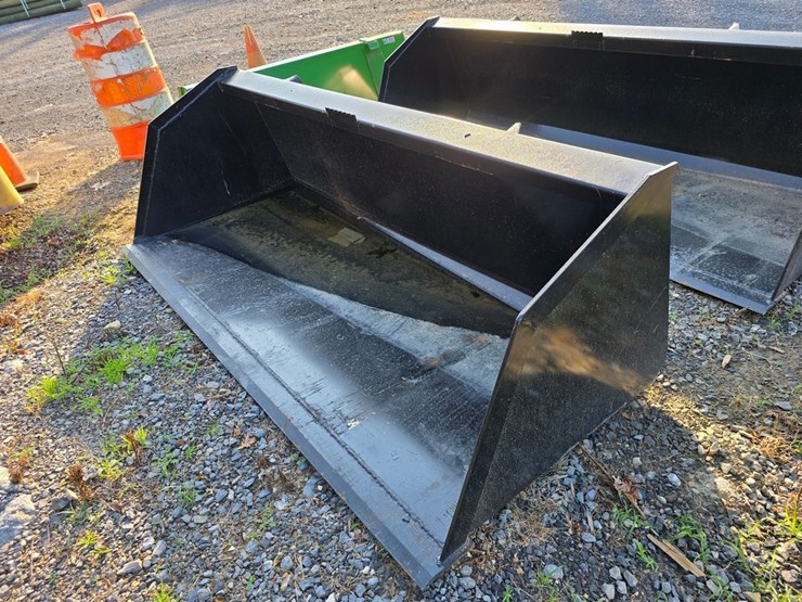 new-swict-84"-skidloader-material-bucket-image-3