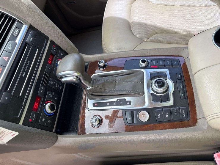 2012-audi-q7-image-17