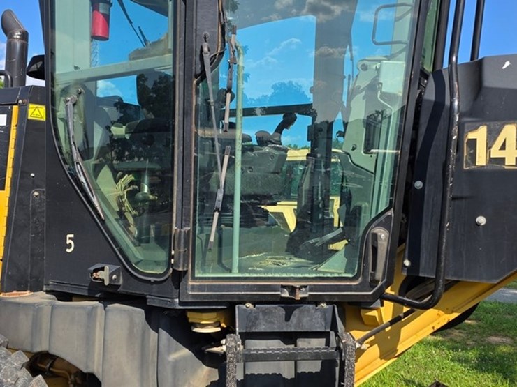 2009-caterpillar-140m-vhp-image-38