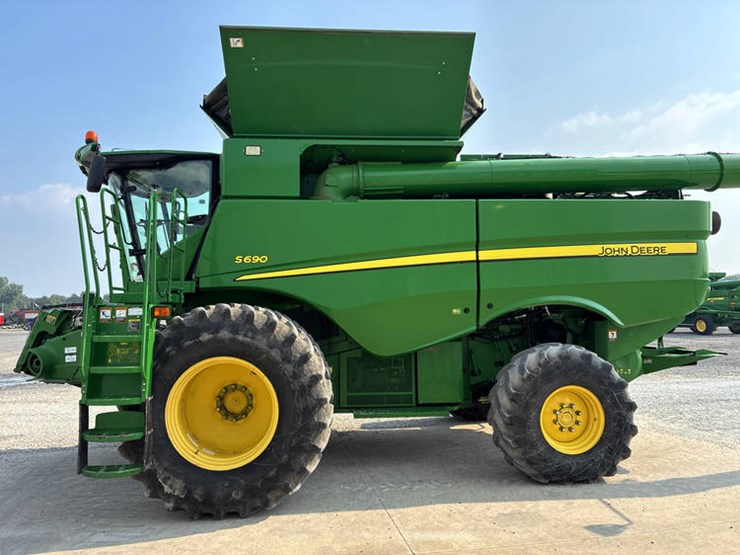 2014-john-deere-s690-image-6
