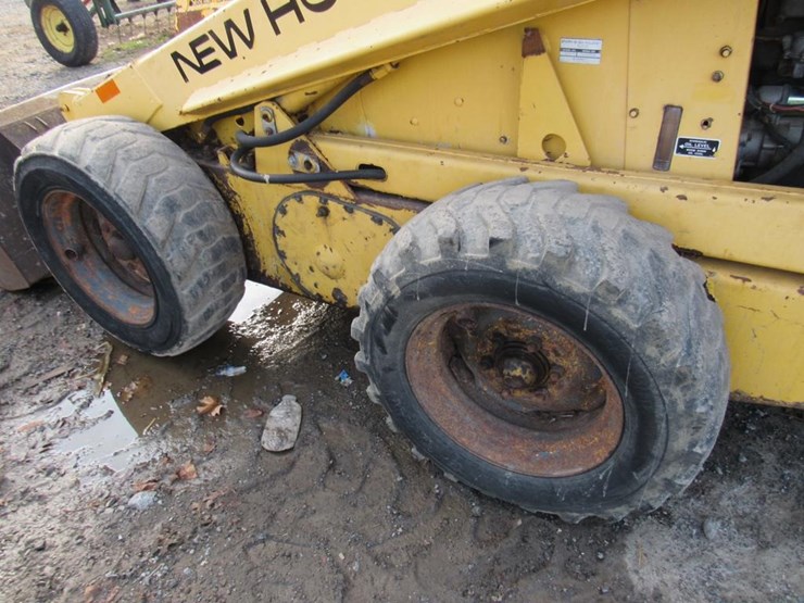 new-holland-l779-image-7
