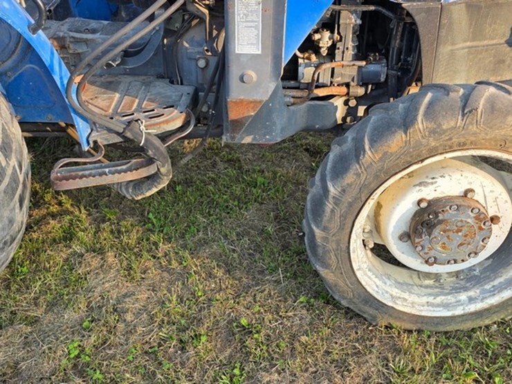 new-holland-tn70-image-10