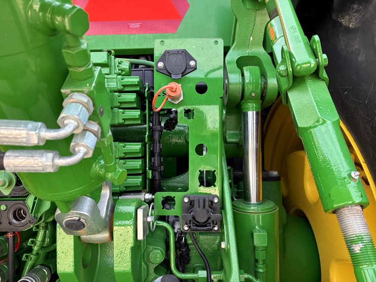 2022-john-deere-8r-310-image-33