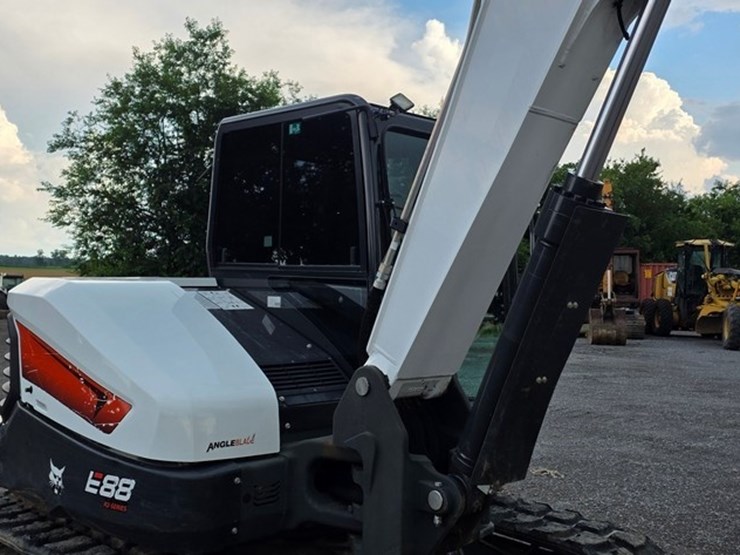 2022-bobcat-e88-image-37