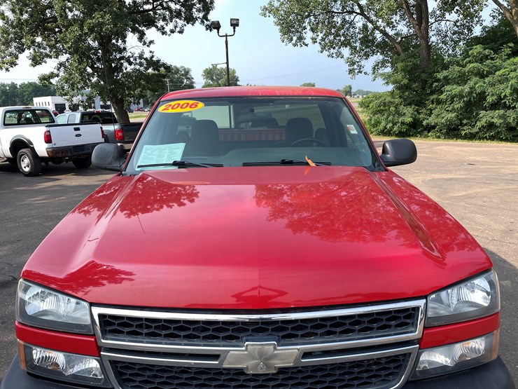 2006-chevrolet-silverado-2500-image-13