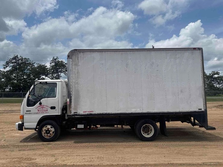 1997-isuzu-npr-image-1