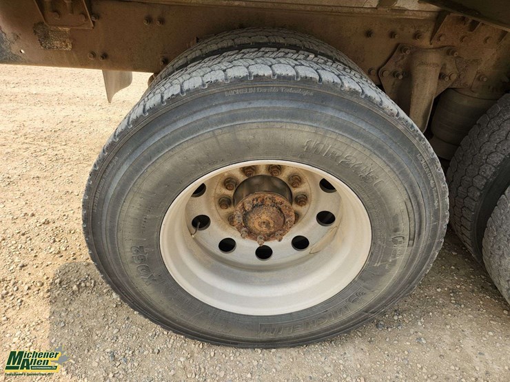 2007-freightliner-fld120-image-27