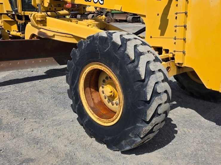 2001-deere-670c-image-44